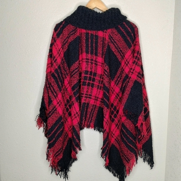 Steve Madden Buffalo Plaid Turtleneck Poncho Red Black One Size Fits Most - Picture 3 of 5